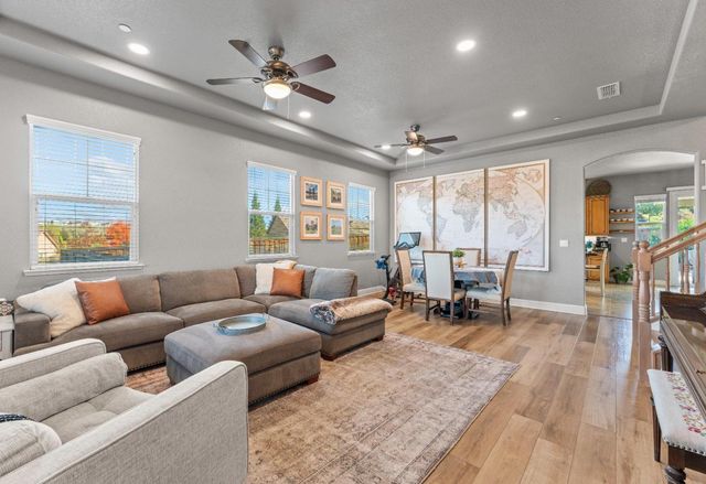 2145 Osprey Dr, Folsom, CA 95630