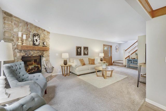 N30W23511 Greenfield COURT, Pewaukee, WI 53072