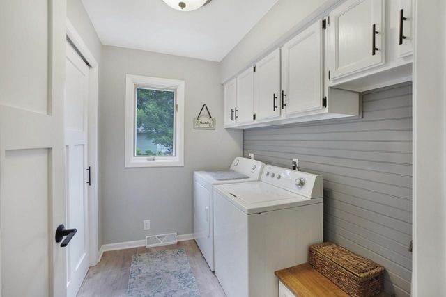 N30W23511 Greenfield COURT, Pewaukee, WI 53072