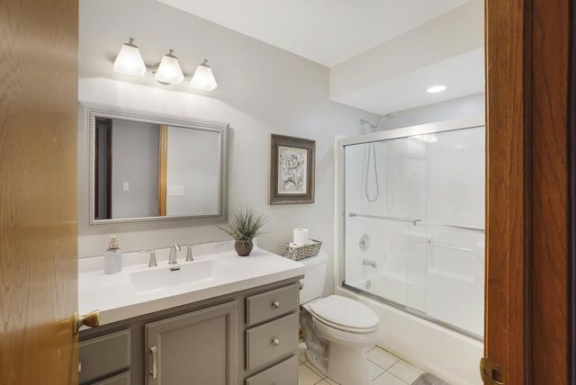 N30W23511 Greenfield COURT, Pewaukee, WI 53072