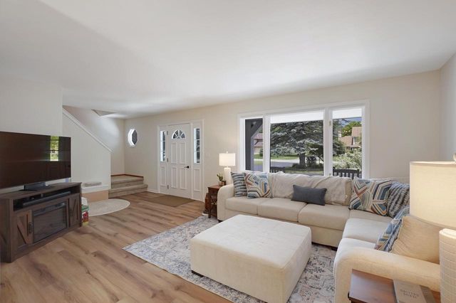 N30W23511 Greenfield COURT, Pewaukee, WI 53072