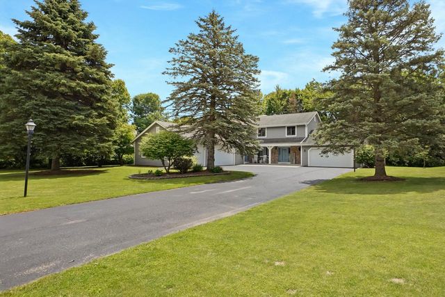 N30W23511 Greenfield COURT, Pewaukee, WI 53072