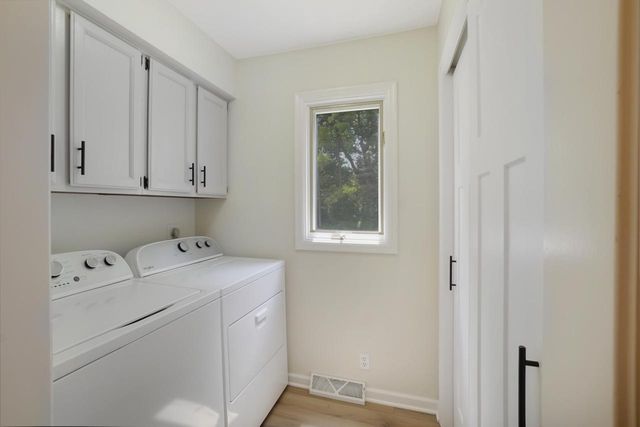 N30W23511 Greenfield COURT, Pewaukee, WI 53072