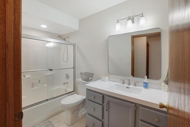 N30W23511 Greenfield COURT, Pewaukee, WI 53072