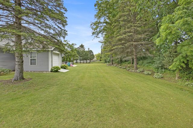 N30W23511 Greenfield COURT, Pewaukee, WI 53072