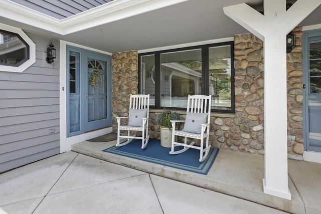 N30W23511 Greenfield COURT, Pewaukee, WI 53072