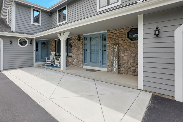 N30W23511 Greenfield COURT, Pewaukee, WI 53072