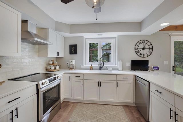 N30W23511 Greenfield COURT, Pewaukee, WI 53072