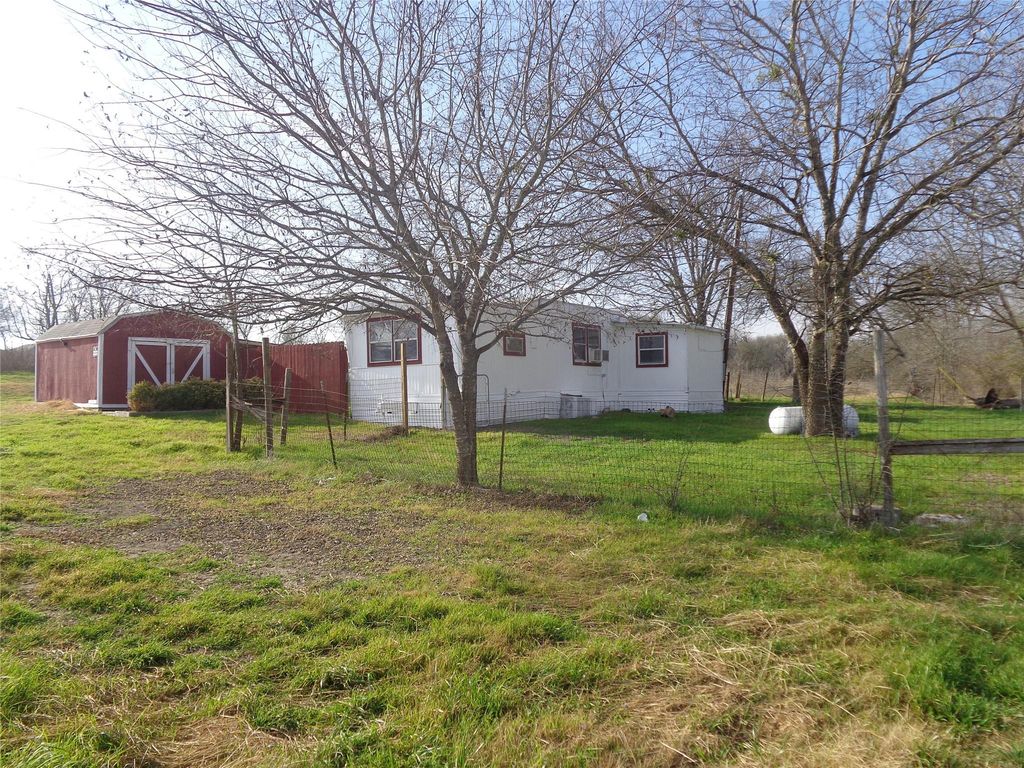910 Bunton LN B, Uhland, TX 78640