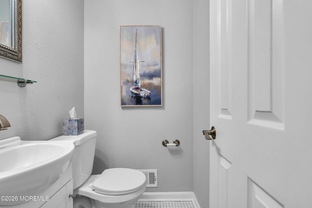 1466 Arapaho Court, Toms River, NJ 08755