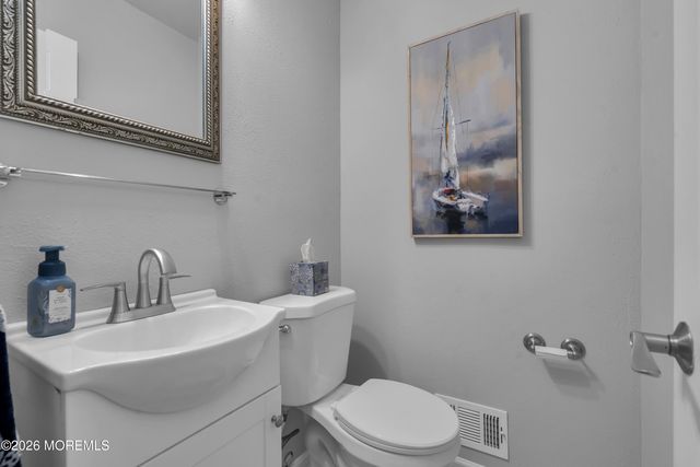 1466 Arapaho Court, Toms River, NJ 08755