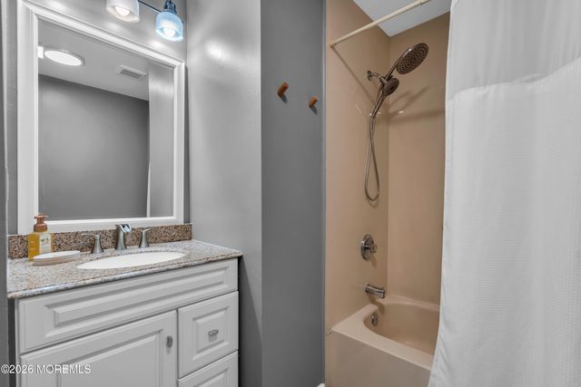 1466 Arapaho Court, Toms River, NJ 08755
