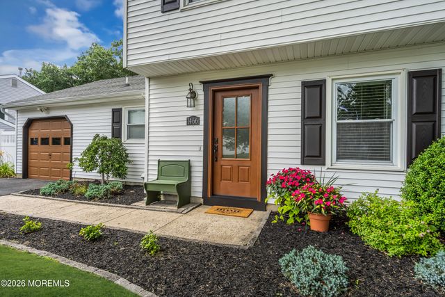 1466 Arapaho Court, Toms River, NJ 08755