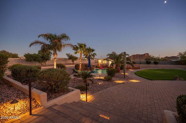 745 W RHEA Road, San Tan Valley, AZ 85143