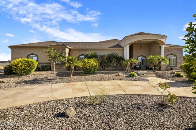 745 W RHEA Road, San Tan Valley, AZ 85143