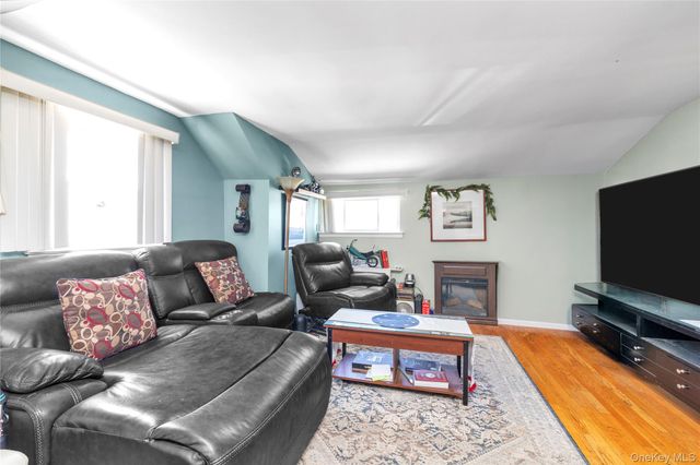 130 Custer Avenue, Williston Park, NY 11596