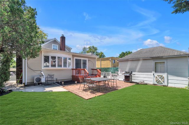 130 Custer Avenue, Williston Park, NY 11596