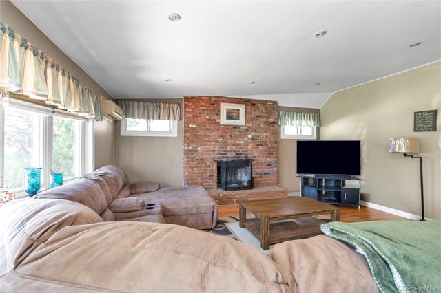 130 Custer Avenue, Williston Park, NY 11596