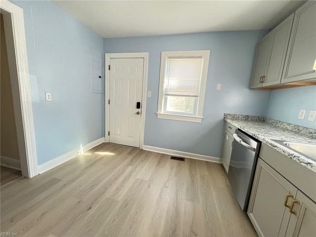 3204 Roanoke AVE, Newport News, VA 23607