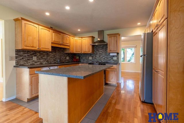 2330 S 75 Street, Lincoln, NE 68506