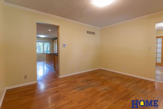 2330 S 75 Street, Lincoln, NE 68506