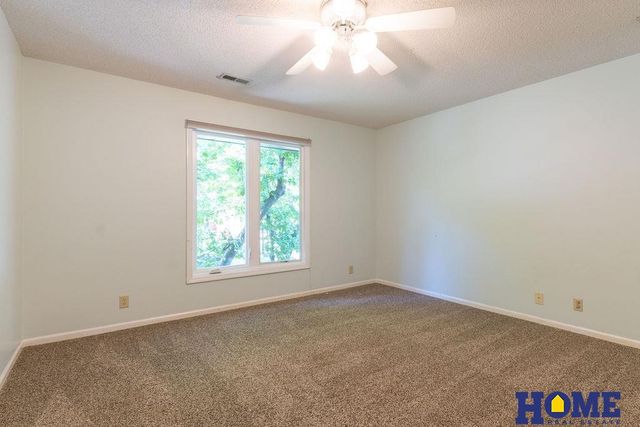 2330 S 75 Street, Lincoln, NE 68506