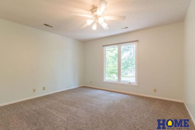 2330 S 75 Street, Lincoln, NE 68506