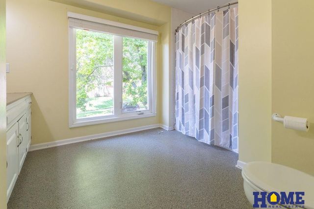 2330 S 75 Street, Lincoln, NE 68506
