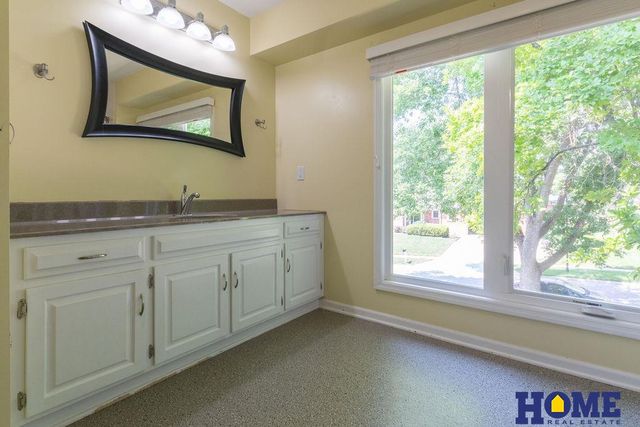 2330 S 75 Street, Lincoln, NE 68506