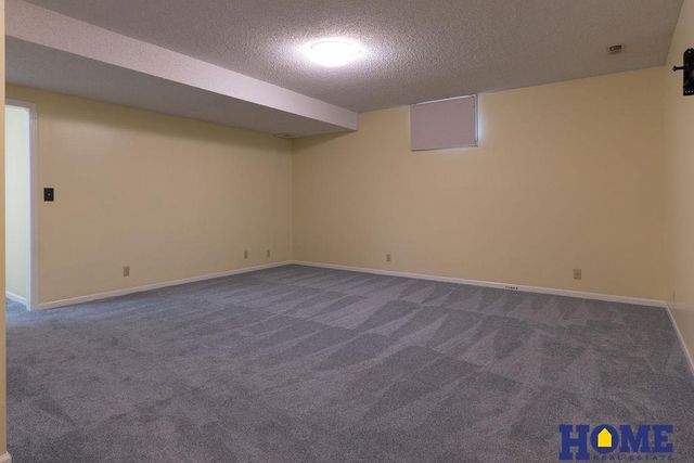 2330 S 75 Street, Lincoln, NE 68506