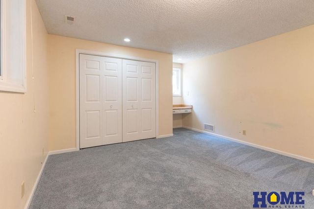 2330 S 75 Street, Lincoln, NE 68506