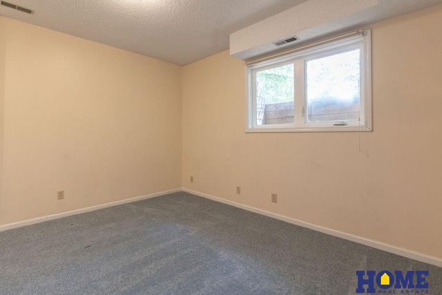 2330 S 75 Street, Lincoln, NE 68506