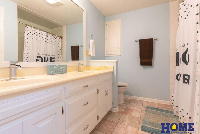 2330 S 75 Street, Lincoln, NE 68506