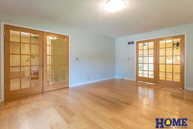 2330 S 75 Street, Lincoln, NE 68506