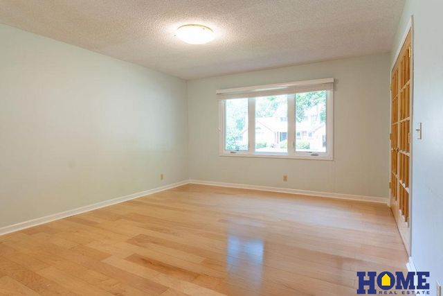 2330 S 75 Street, Lincoln, NE 68506