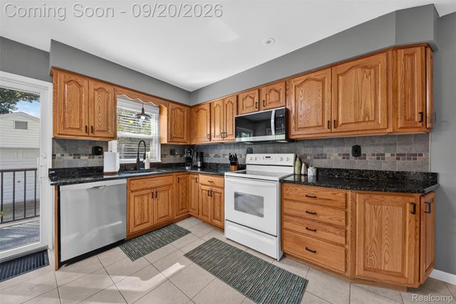 1110 Bauman Avenue, Royal Oak, MI 48073