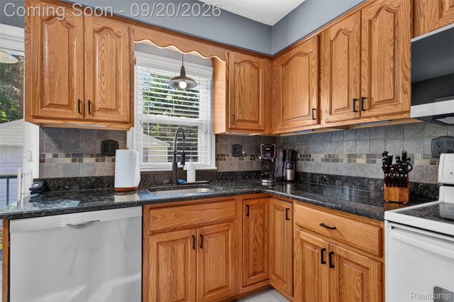 1110 Bauman Avenue, Royal Oak, MI 48073