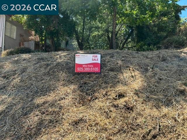 5229 Macarthur Blvd, Oakland, CA 94619