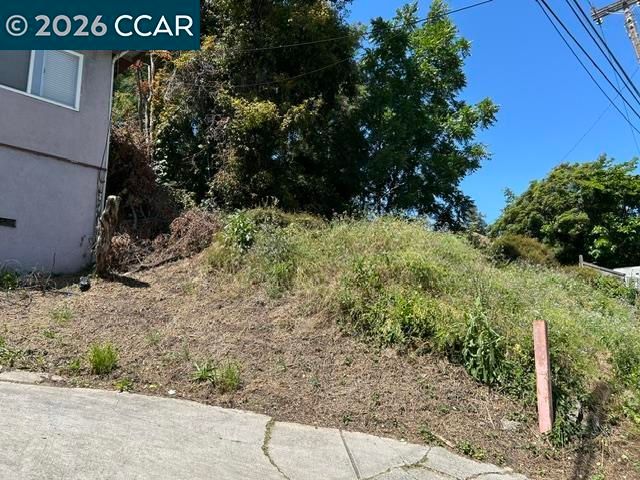 5229 Macarthur Blvd, Oakland, CA 94619