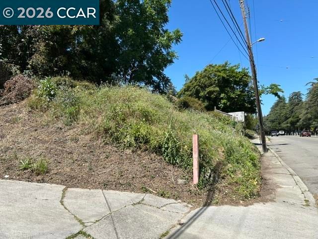 5229 Macarthur Blvd, Oakland, CA 94619