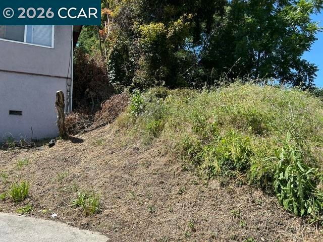 5229 Macarthur Blvd, Oakland, CA 94619