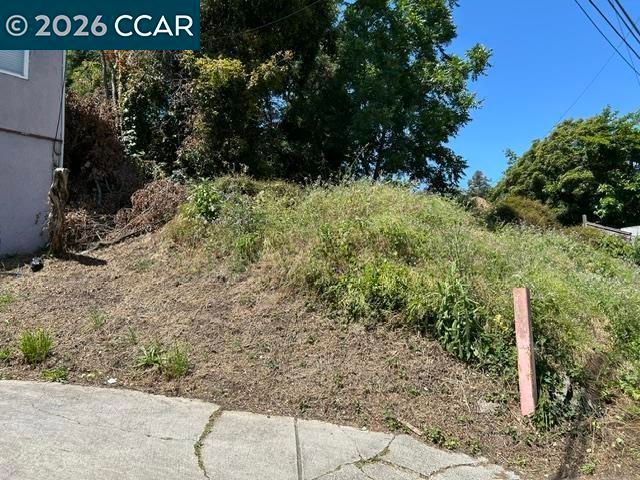 5229 Macarthur Blvd, Oakland, CA 94619
