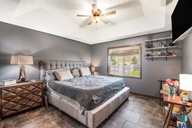 5016 S Winston Ln Lane, Sioux Falls, SD 57108