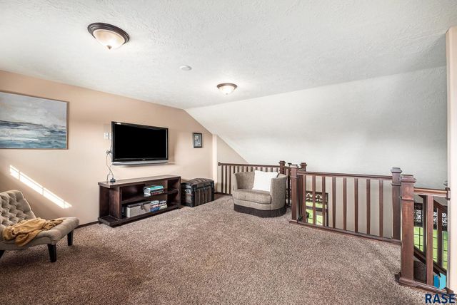 5016 S Winston Ln Lane, Sioux Falls, SD 57108