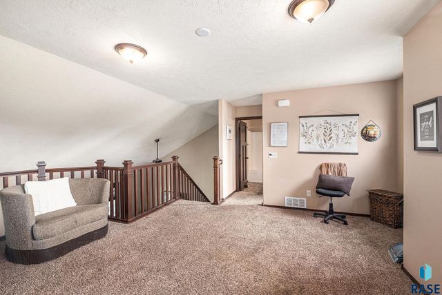 5016 S Winston Ln Lane, Sioux Falls, SD 57108