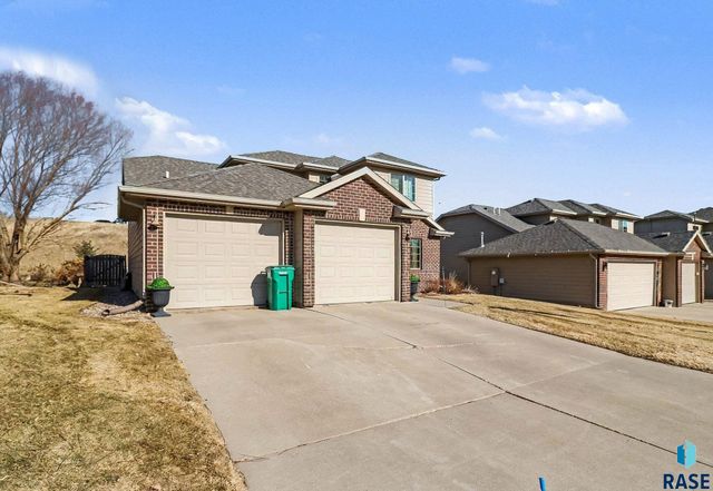 5016 S Winston Ln Lane, Sioux Falls, SD 57108