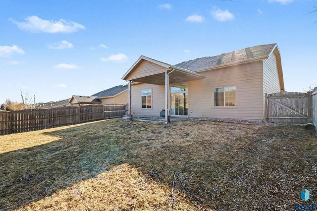 5016 S Winston Ln Lane, Sioux Falls, SD 57108