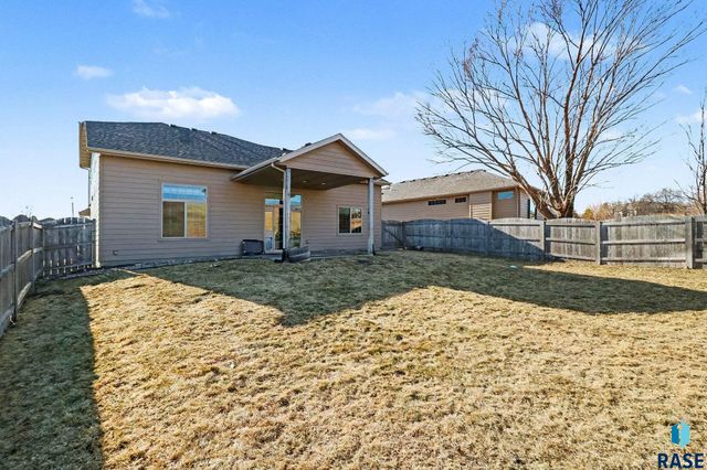 5016 S Winston Ln Lane, Sioux Falls, SD 57108