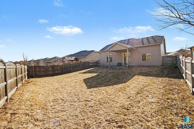 5016 S Winston Ln Lane, Sioux Falls, SD 57108