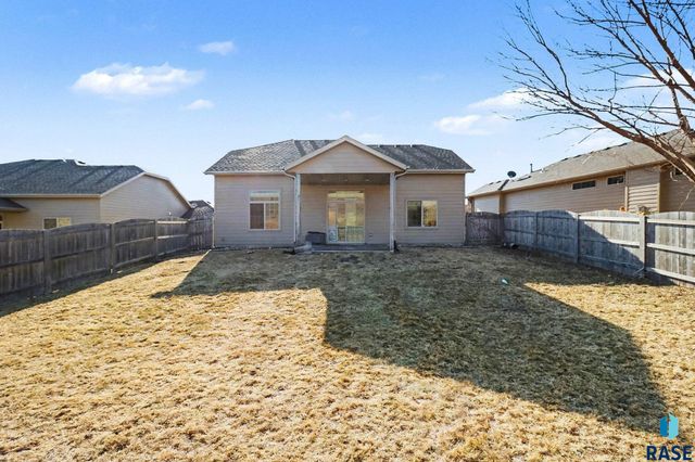 5016 S Winston Ln Lane, Sioux Falls, SD 57108